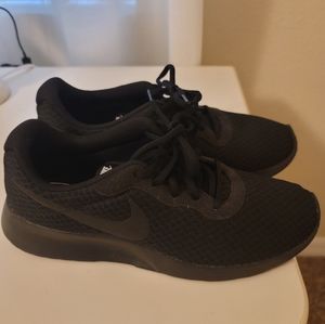 Nike Tanjun 8.5 Women's